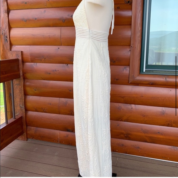 Dolce Vita Maxi White Halter Dress with Embroidery - Picture 4 of 6